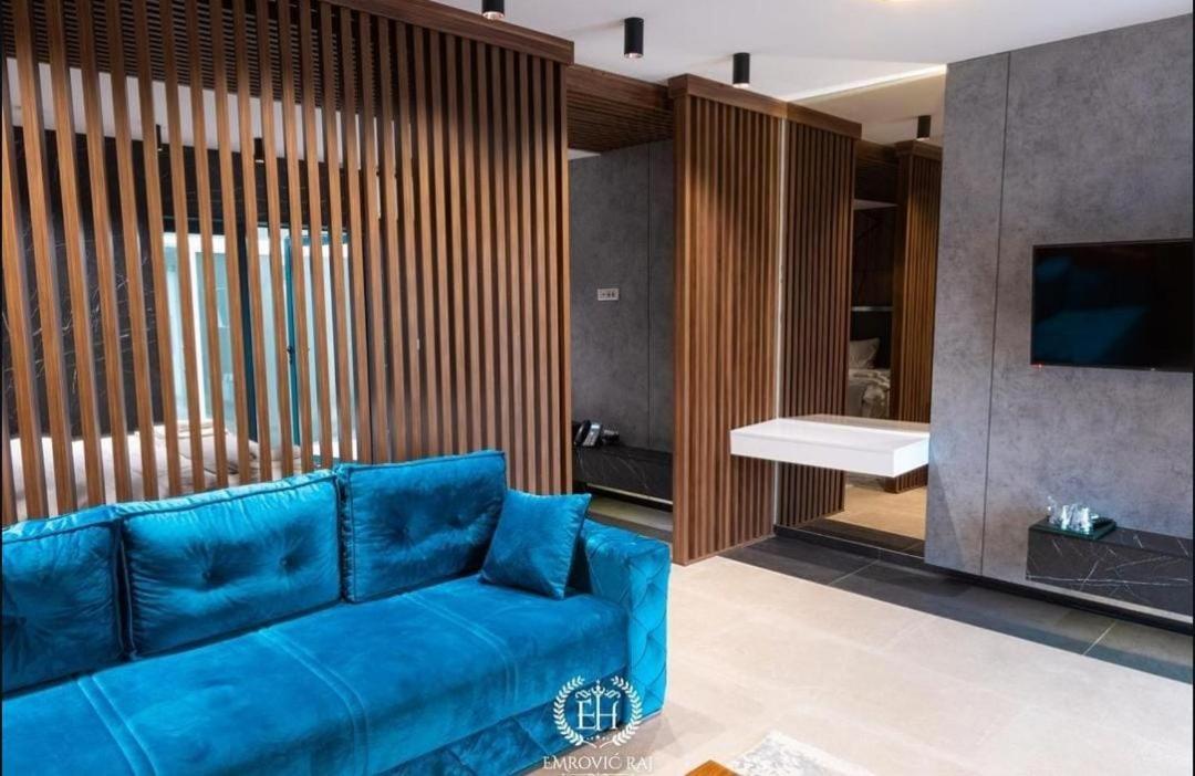 Hotel Emrovic Raj Novi Pazar Bagian luar foto