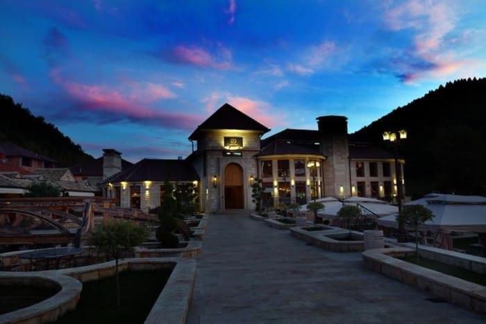 Hotel Emrovic Raj Novi Pazar Bagian luar foto