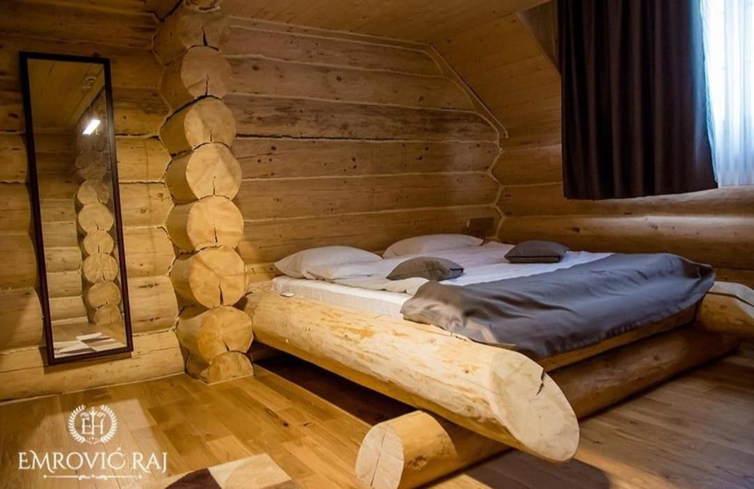 Hotel Emrovic Raj Novi Pazar Bagian luar foto