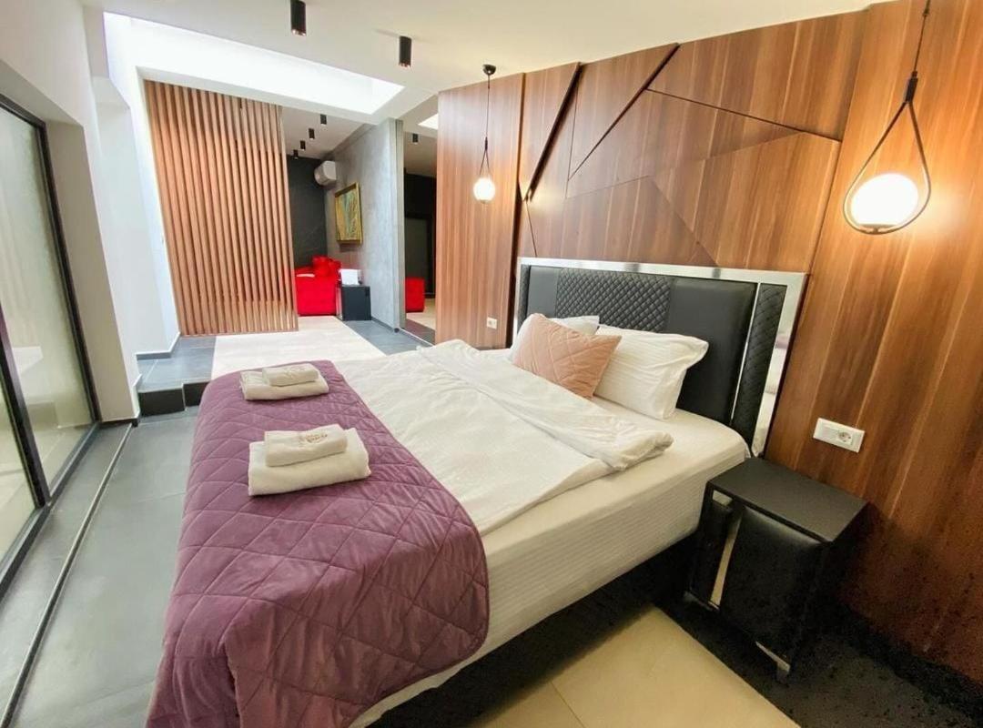 Hotel Emrovic Raj Novi Pazar Bagian luar foto