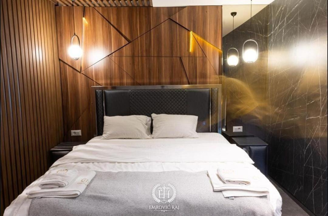 Hotel Emrovic Raj Novi Pazar Bagian luar foto