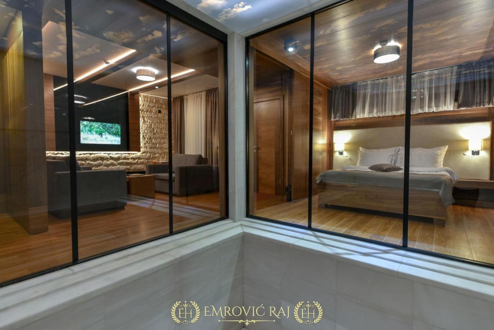Hotel Emrovic Raj Novi Pazar Bagian luar foto
