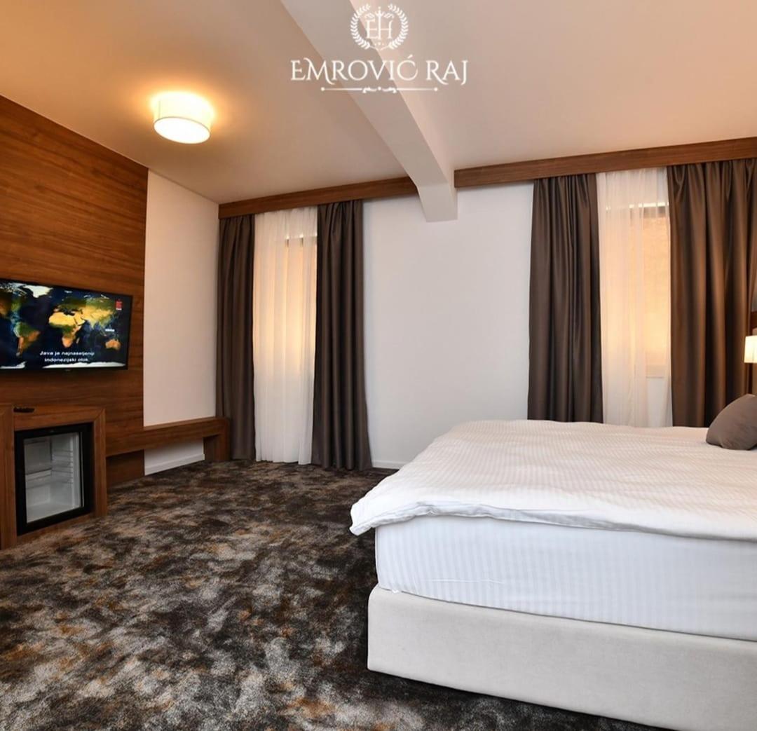 Hotel Emrovic Raj Novi Pazar Bagian luar foto
