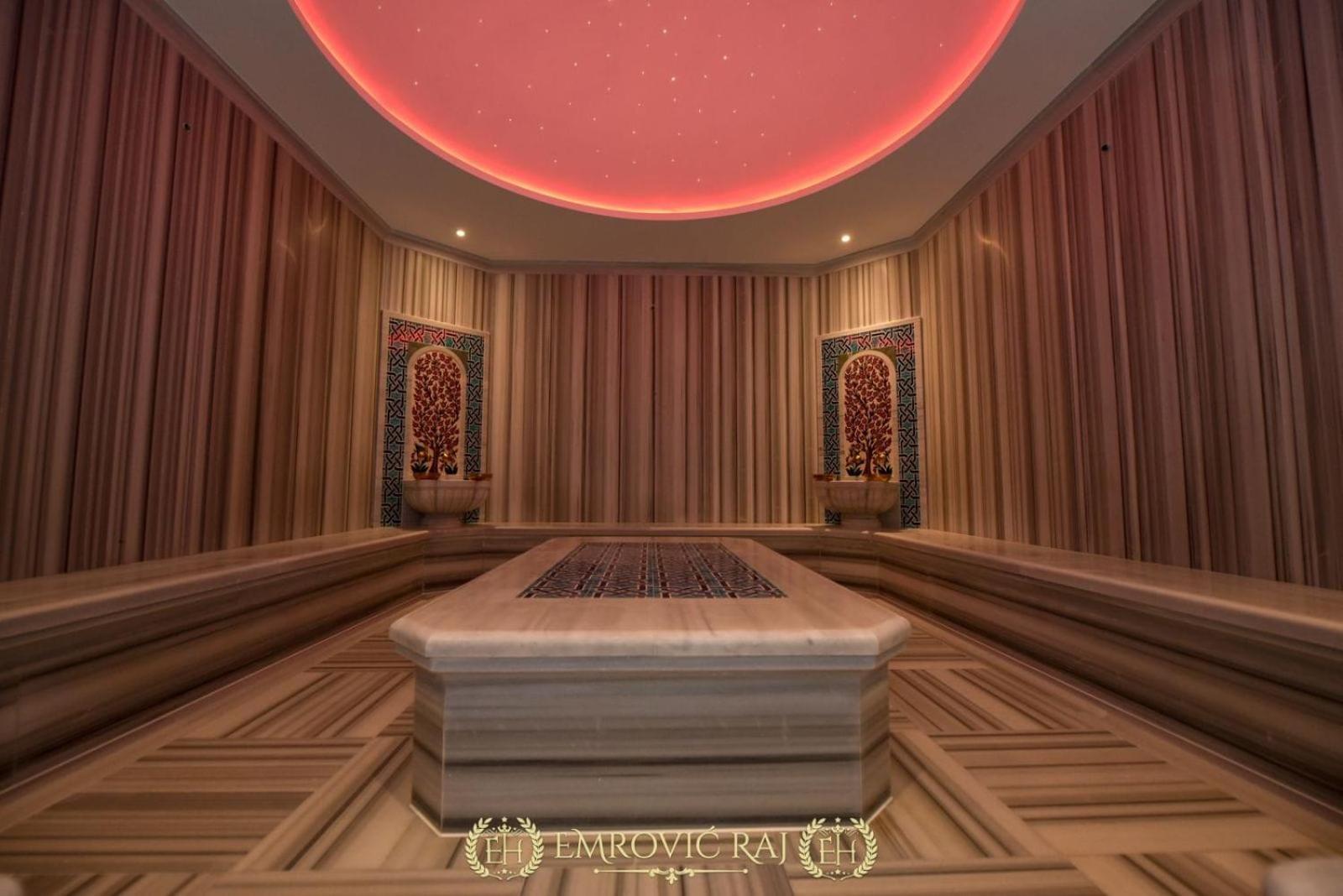 Hotel Emrovic Raj Novi Pazar Bagian luar foto