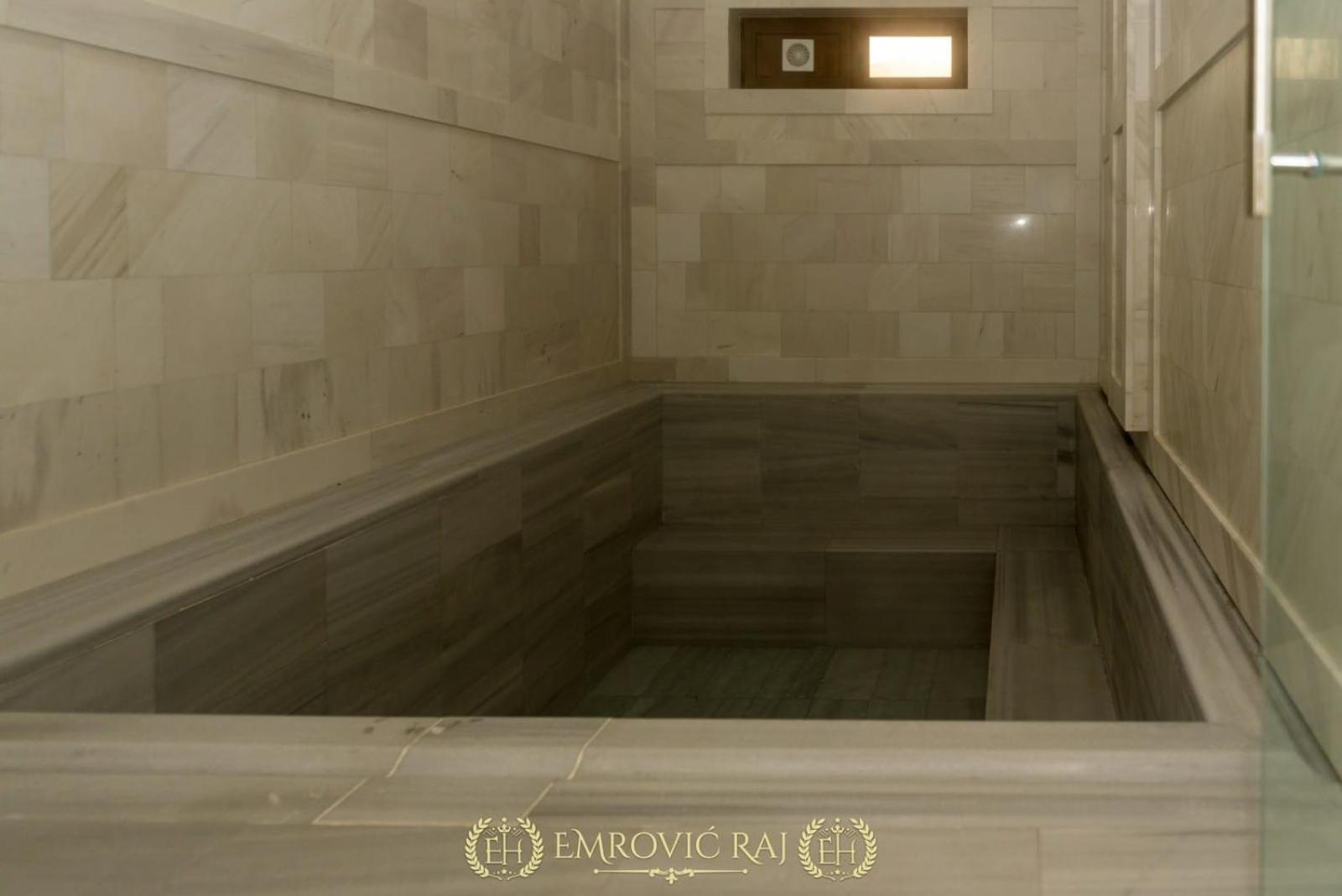 Hotel Emrovic Raj Novi Pazar Bagian luar foto
